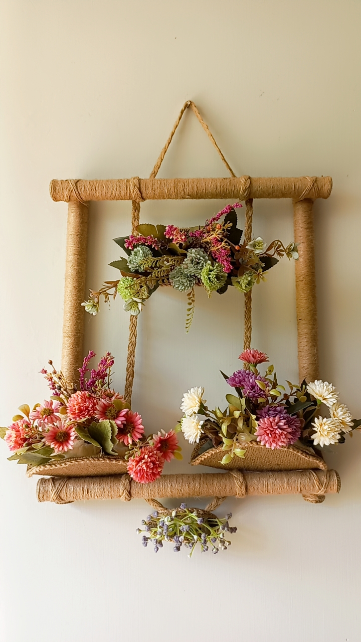 Flowers pocket jute wall hanging