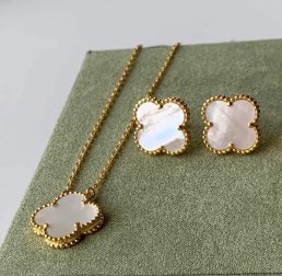 Pendant set