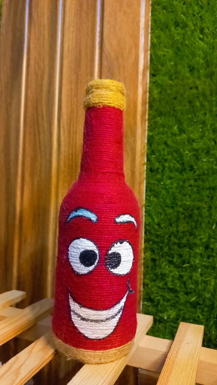 Jute rope funny smiling painting vase