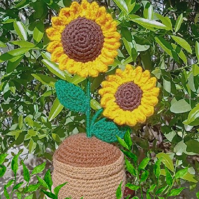 crochet sunflower with pot