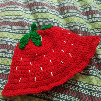 crochet Strawberry hat for 0 months to 2 year babies