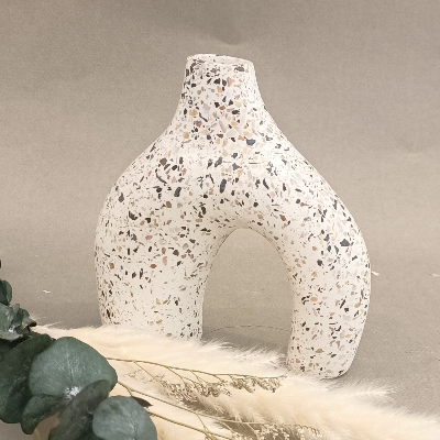 N shaped vase