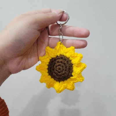 crochet sunflower keychain