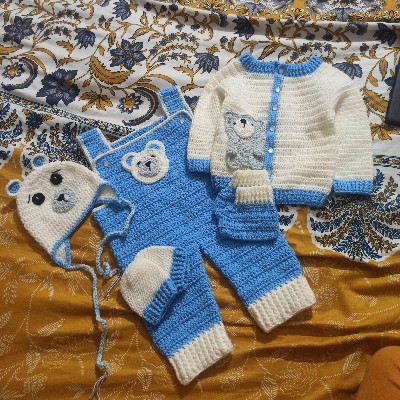 crochet baby clothes set