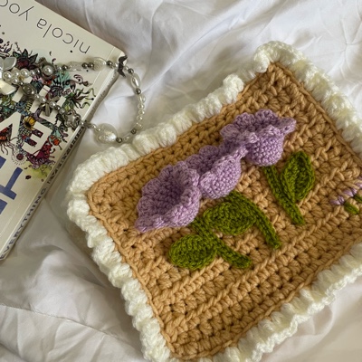crochet ruffle bag