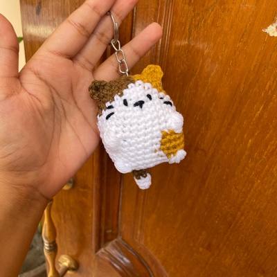 crochet cat keychain