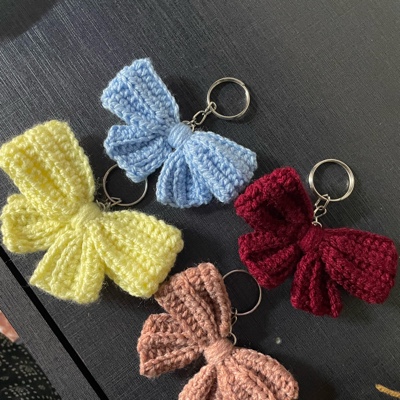 Crochet bow keychain