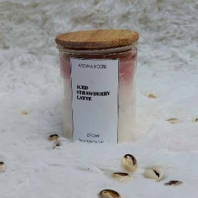 iced strawberry latte