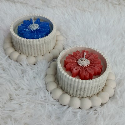 ceramic pot candle with daisy flower