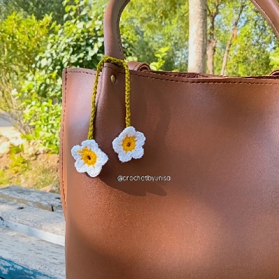 🌼 Crochet Lazy Daisy Flower Charm