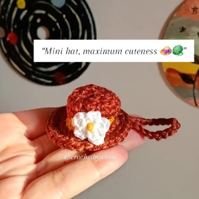 🧶 Mini Hat Crochet Keychain